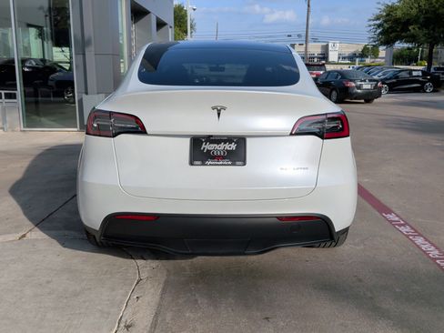 Used 2023 Tesla Model Y Long Range AWD/4WD image 9