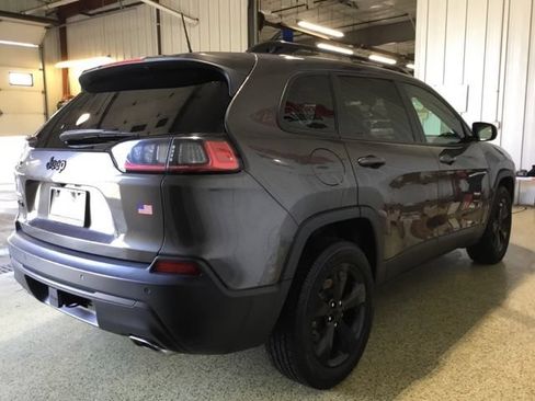 Used 2019 Jeep Cherokee Latitude Plus AWD/4WD image 4