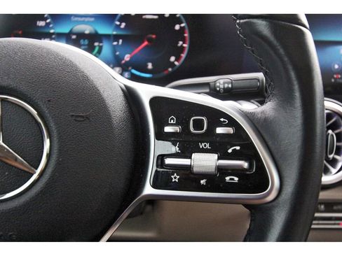 Used 2022 Mercedes-Benz GLB 250 image 16