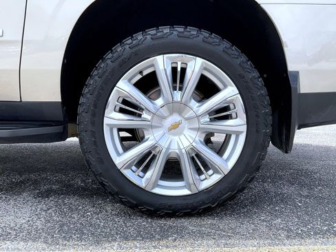 Used 2021 Chevrolet Suburban High Country AWD/4WD image 23