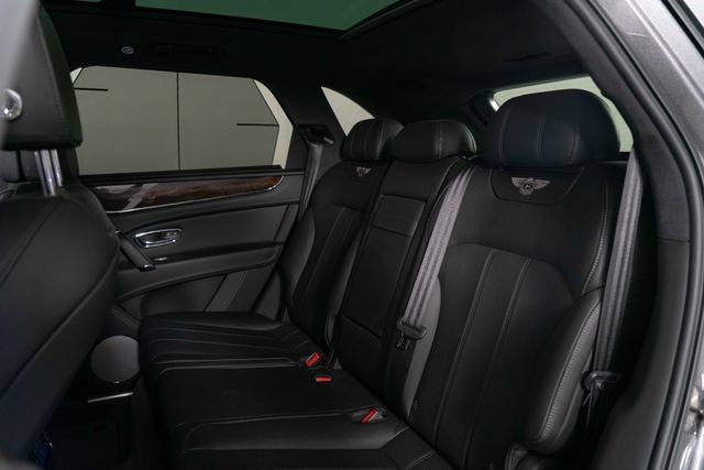 Used 2018 Bentley Bentayga AWD/4WD image 15