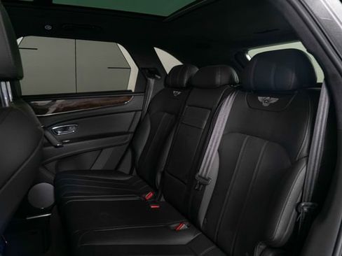 Used 2018 Bentley Bentayga AWD/4WD image 15