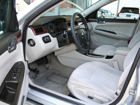 Used 2009 Chevrolet Impala LS image 13