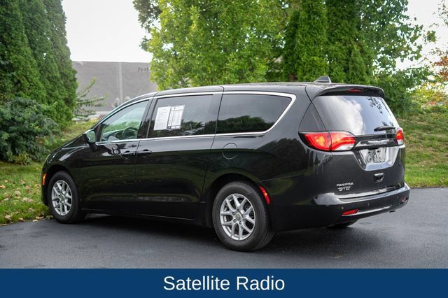 Used 2017 Chrysler Pacifica Touring FWD image 7