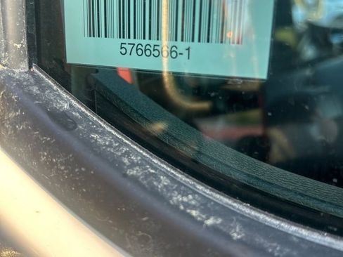 Used 2025 Jeep Wrangler Unlimited Rubicon image 3