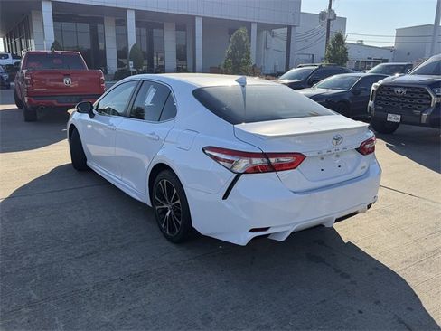 Used 2020 Toyota Camry SE image 6