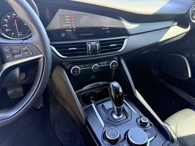 Used 2018 Alfa Romeo Giulia AWD image 15