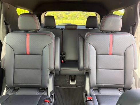 New 2026 Chevrolet Traverse RS w/ LPO, Floor Liner Package FWD image 25