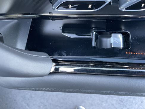 Used 2024 Land Rover Range Rover Sport SV image 12