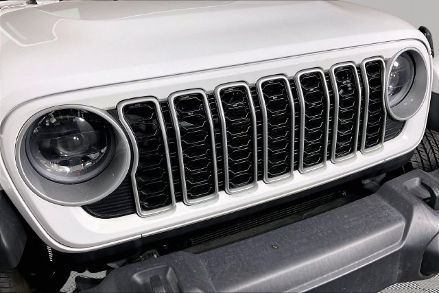 Used 2026 Jeep Wrangler Unlimited Sahara AWD/4WD image 29