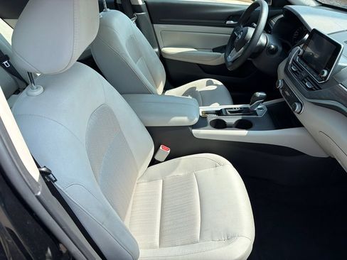 Used 2025 Nissan Altima 2.5 SV FWD image 13