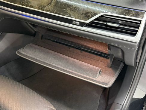 Used 2018 BMW 740e xDrive image 44