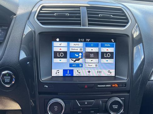 Used 2017 Ford Explorer XLT w/ Equipment Group 202A AWD/4WD image 21