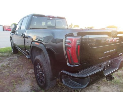 Used 2025 GMC Sierra 2500 AT4 w/ AT4 Premium Plus Package AWD/4WD image 4