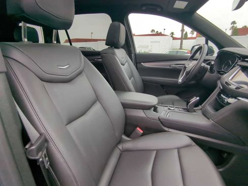 Used 2025 Cadillac XT6 Luxury image 28