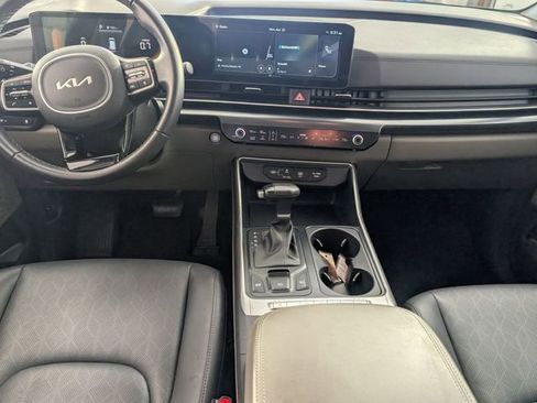 Used 2025 Kia Carnival FWD image 24