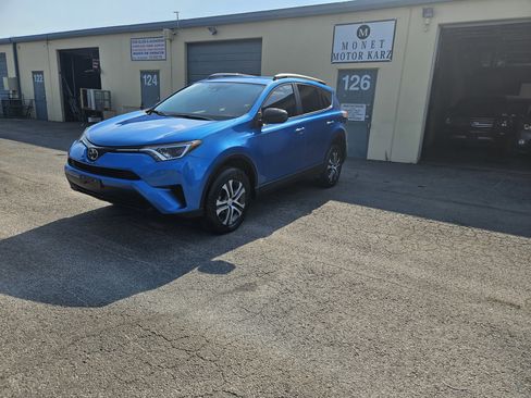 Used 2017 Toyota RAV4 LE image 8