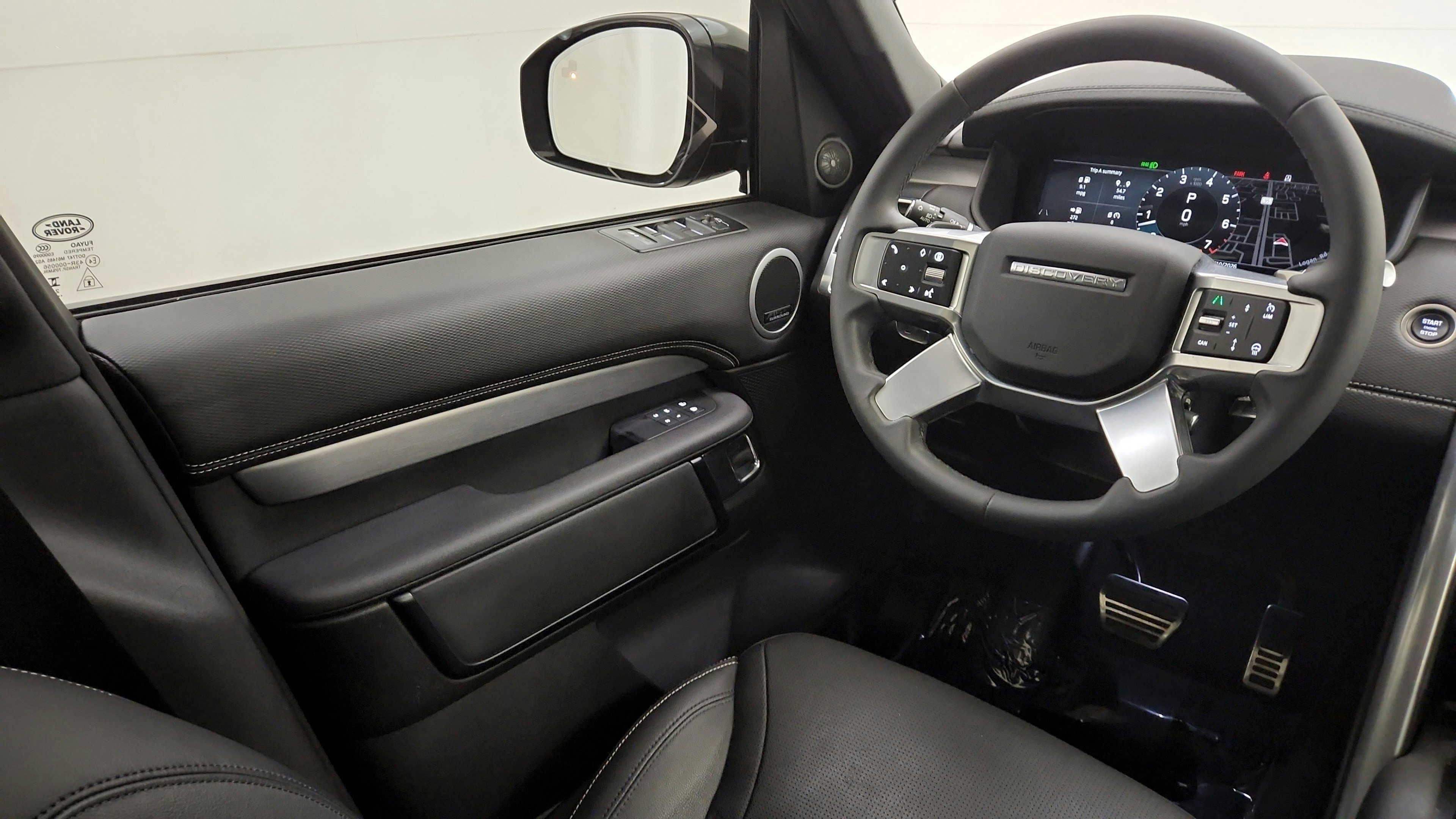 Used 2024 Land Rover Discovery Dynamic SE AWD/4WD image 26