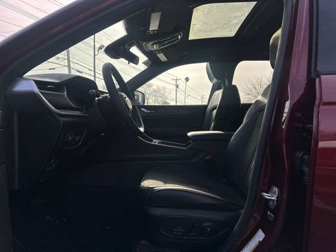 New 2025 Jeep Grand Cherokee Altitude AWD/4WD image 11