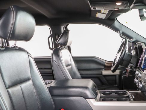 Used 2022 Ford F250 Lariat w/ Black Appearance Package image 29