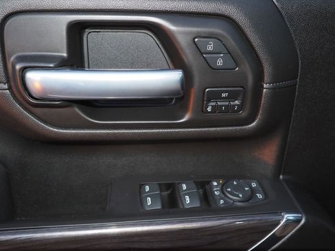 Used 2021 Chevrolet Silverado 2500 LTZ w/ LTZ Convenience Package image 32