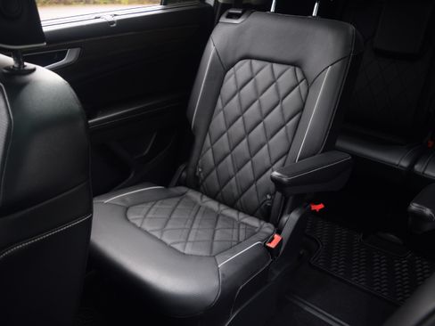 Used 2024 Volkswagen Atlas SEL Premium R-Line image 16