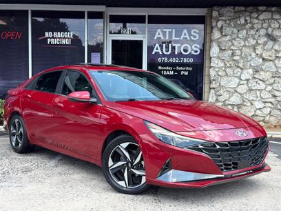 Used 2022 Hyundai Elantra Limited w/ Preferred Accessory Package