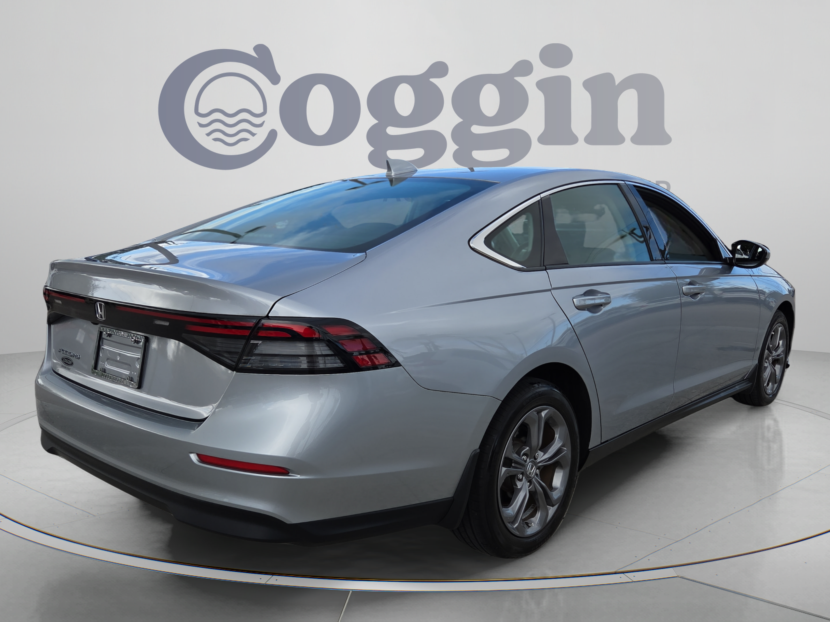 Used 2023 Honda Accord EX image 5
