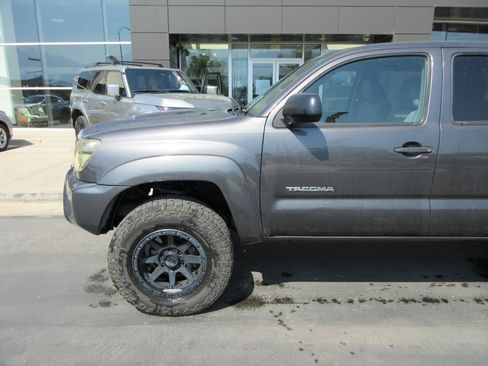 Used 2012 Toyota Tacoma 4x4 Double Cab w/ TRD Off-Road Pkg image 2