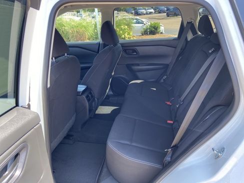 Used 2024 Nissan Rogue S FWD image 35