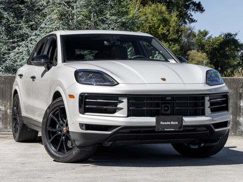 Certified 2025 Porsche Cayenne AWD/4WD image 6