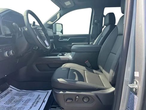 Used 2020 Chevrolet Silverado 1500 Custom w/ Custom Value Package image 9