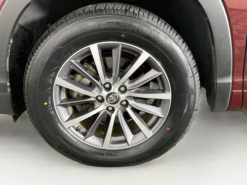 Used 2017 Toyota Highlander XLE FWD image 11