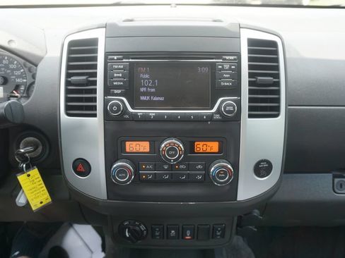 Used 2015 Nissan Frontier SV w/ SV Value Truck Package AWD/4WD image 9