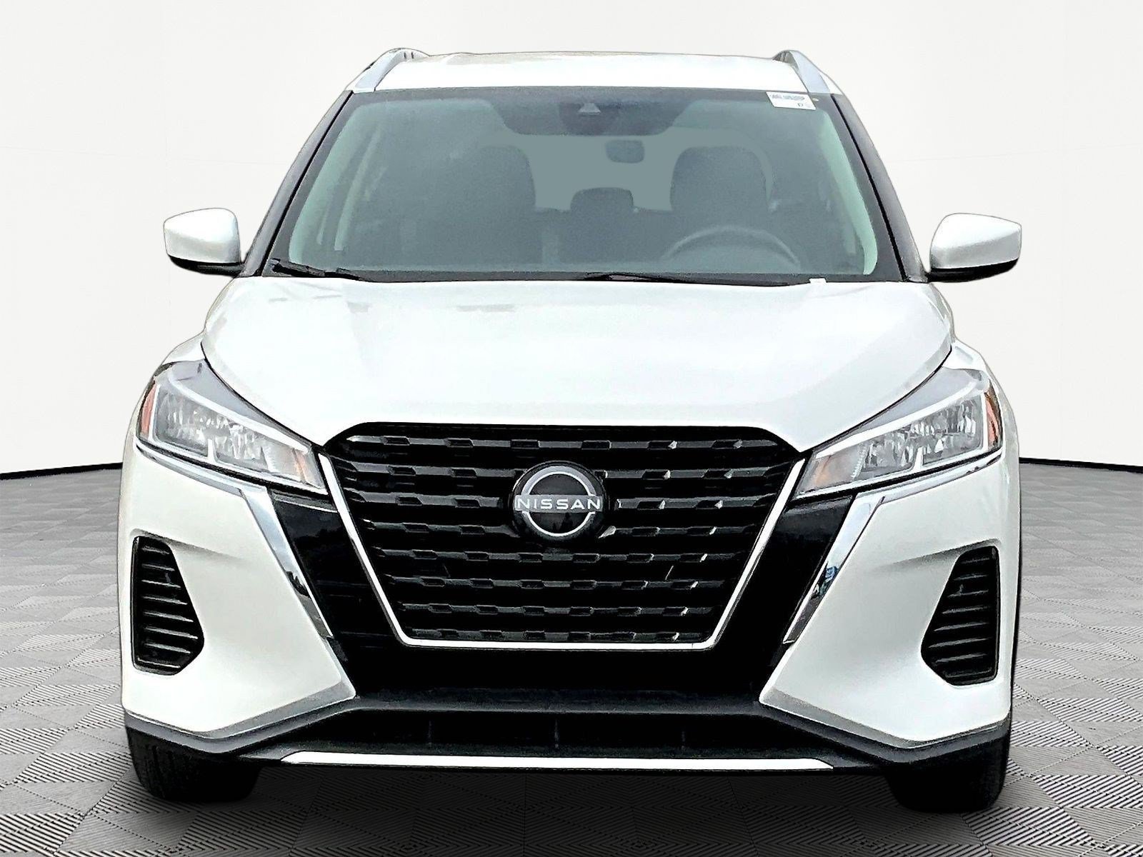 Used 2024 Nissan Kicks SV FWD image 2