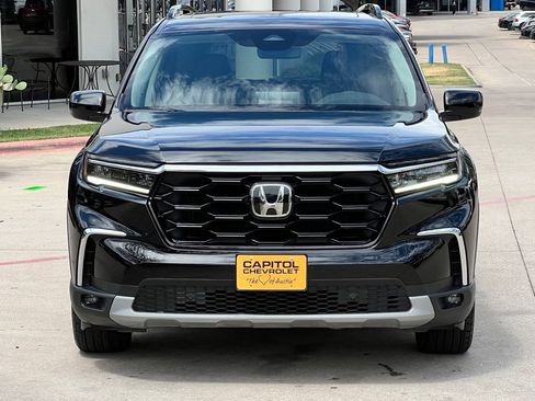 Used 2025 Honda Pilot Touring image 6