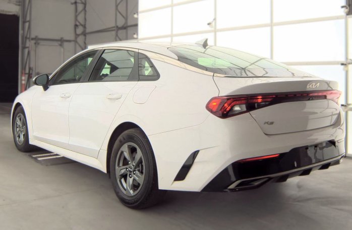 Used 2022 Kia K5 LXS FWD image 2