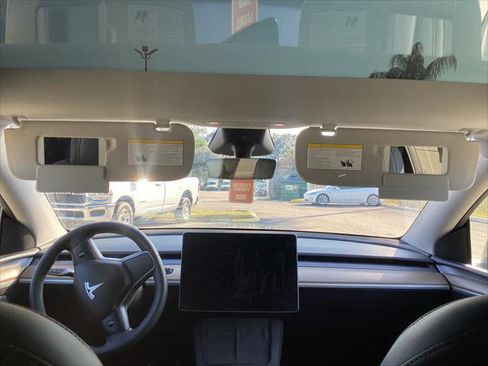 Used 2024 Tesla Model Y Long Range image 31