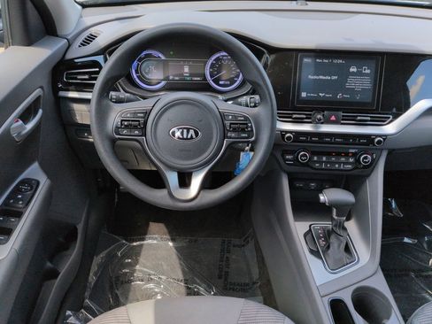 Used 2020 Kia Niro LX FWD image 16