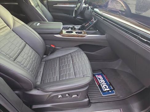 Used 2025 Cadillac Escalade ESV Sport Platinum w/ LPO, ONYX Package AWD/4WD image 24