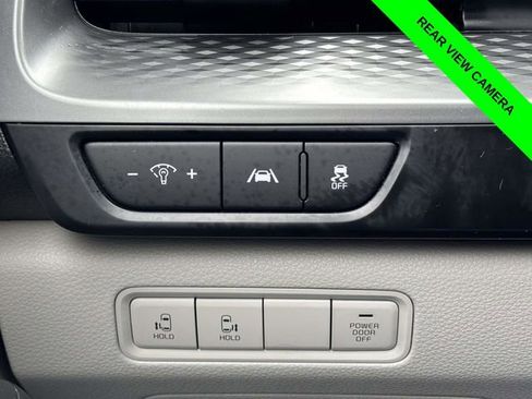 Used 2024 Kia Carnival LX image 11