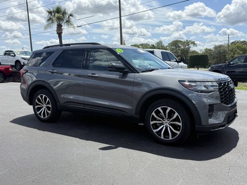 Certified 2025 Ford Explorer ST-Line AWD/4WD image 2