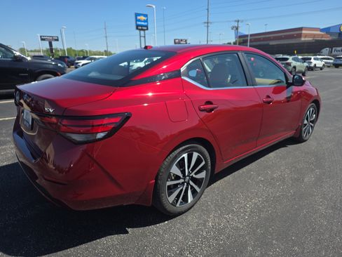 Used 2024 Nissan Sentra SV w/ SV Premium Package image 3