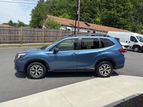 Used 2024 Subaru Forester Premium AWD/4WD image 12