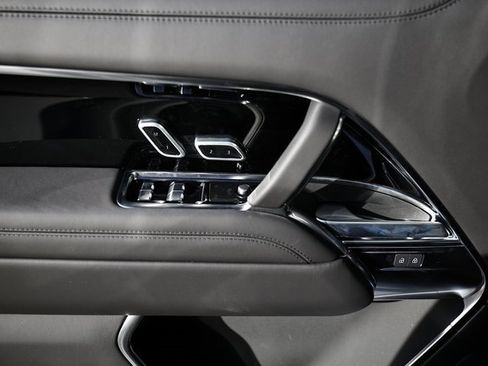 New 2025 Land Rover Range Rover SE image 15