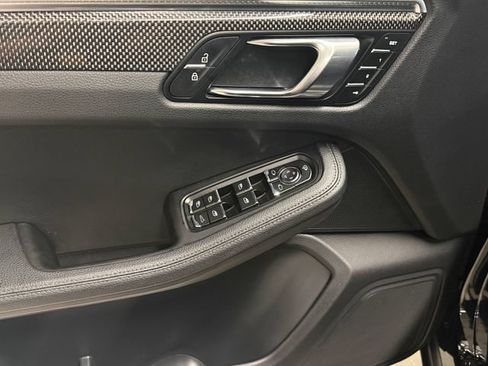 Certified 2023 Porsche Macan S AWD/4WD image 42