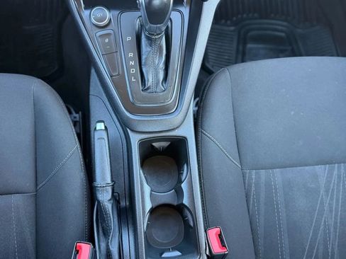 Used 2016 Ford Focus SE w/ SE Cold Weather Package image 28