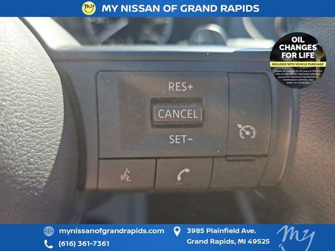 Used 2023 Nissan Rogue S AWD/4WD image 18