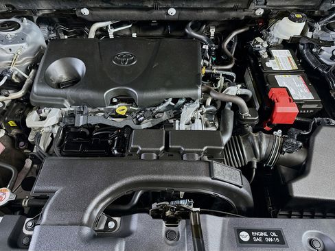 Used 2021 Toyota RAV4 XLE image 32