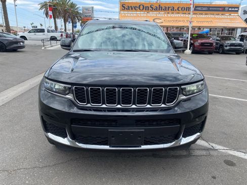 Used 2022 Jeep Grand Cherokee L Laredo w/ Luxury Tech Group I RWD image 2